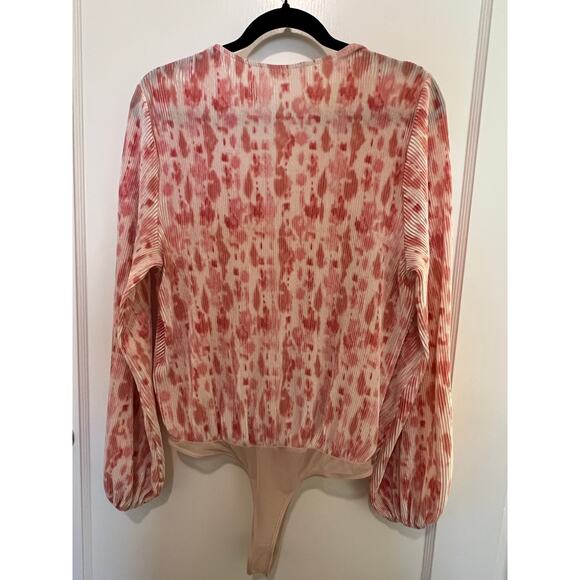 ASTR The Label Plisse pleated deep V-neck long sleeve bodysuit✨ - Picture 6 of 6